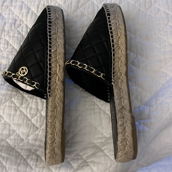 CHANEL Quilted Slides Mules Sandals sz 39 - Picture 9 of 10